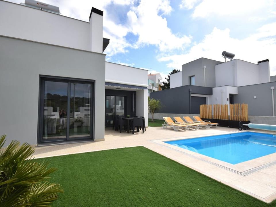 Family Villa with Terrace and Pool Villa in Portugal
