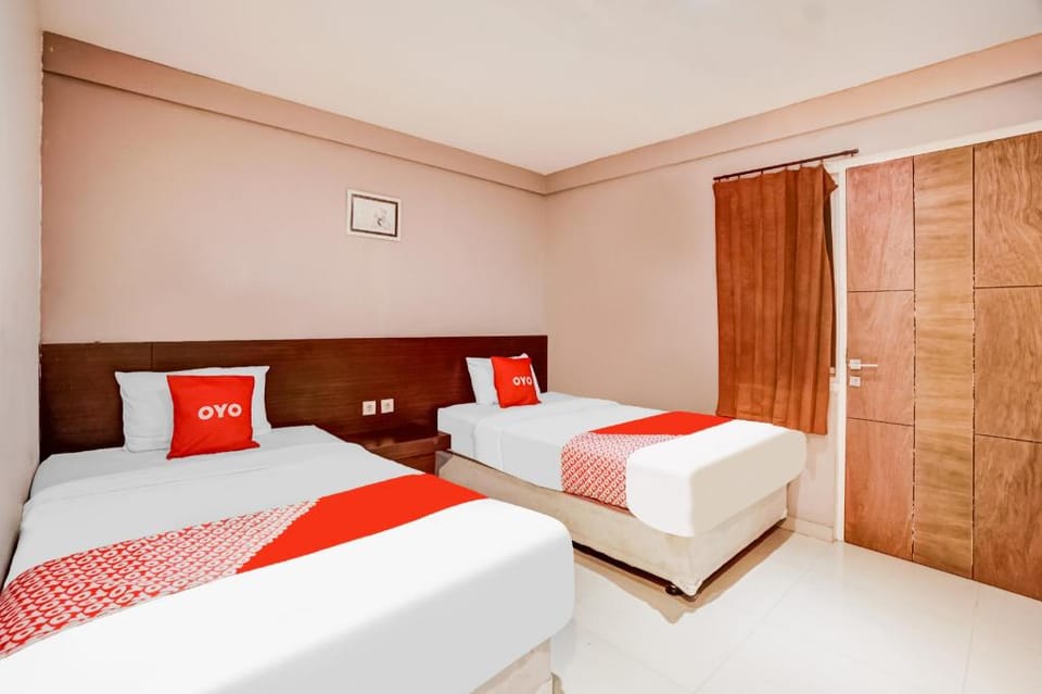 Hotel O Siwalankerto Near Surabaya Carnival Hotel in Surabaya