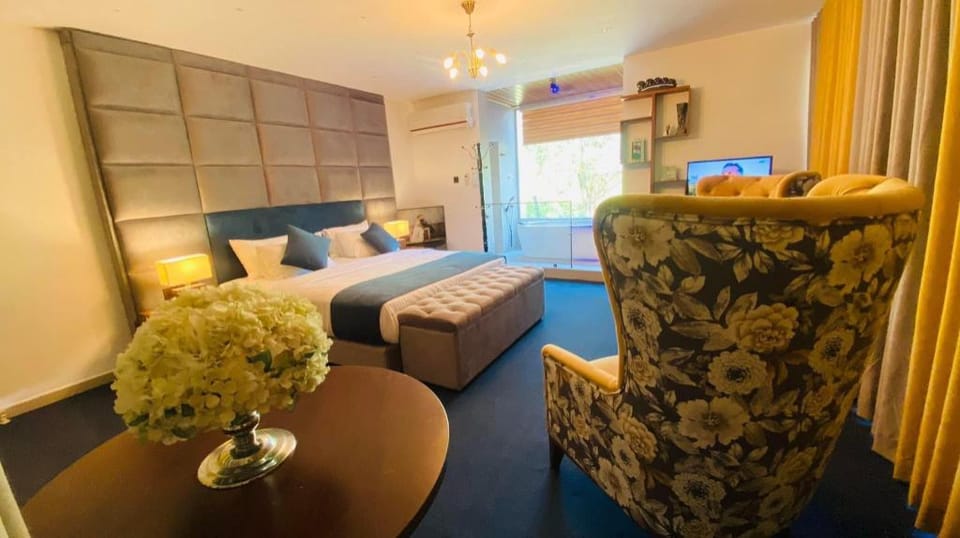 Mounts Edge Regency Hotel in Central Province
