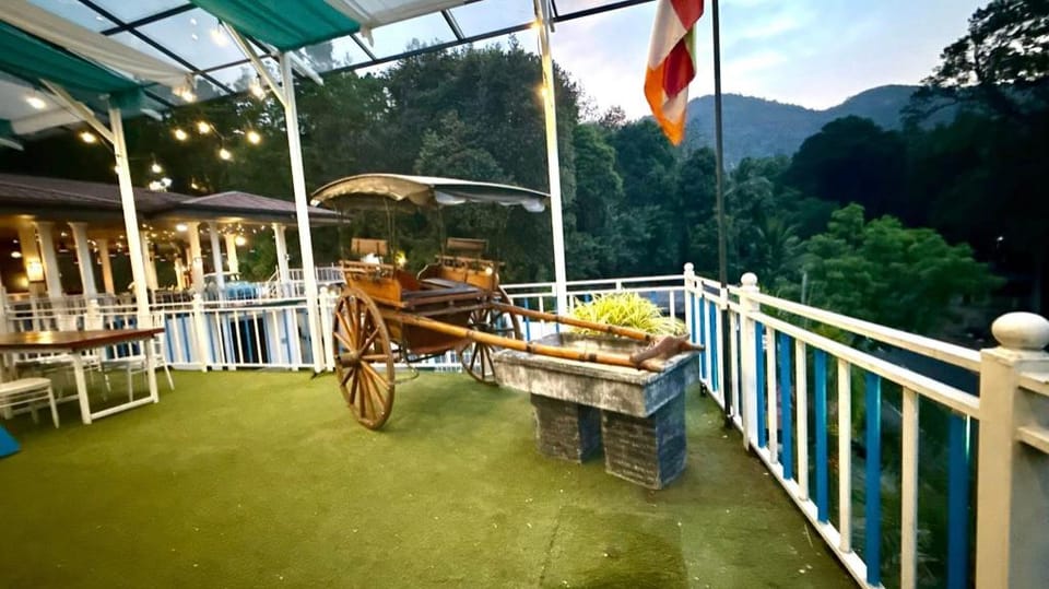 Mounts Edge Regency Hotel in Central Province