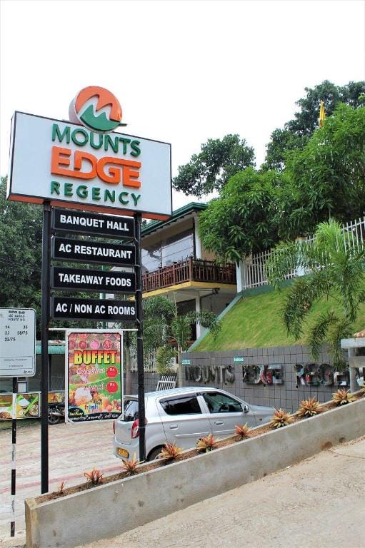 Mounts Edge Regency Hotel in Central Province