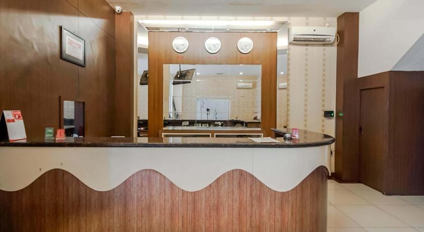 RedDoorz Plus @ Karebosi Area 2 Hotel in Indonesia
