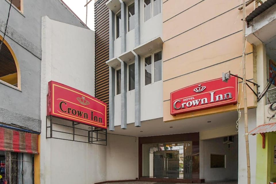 RedDoorz Plus @ Karebosi Area 2 Hotel in Indonesia