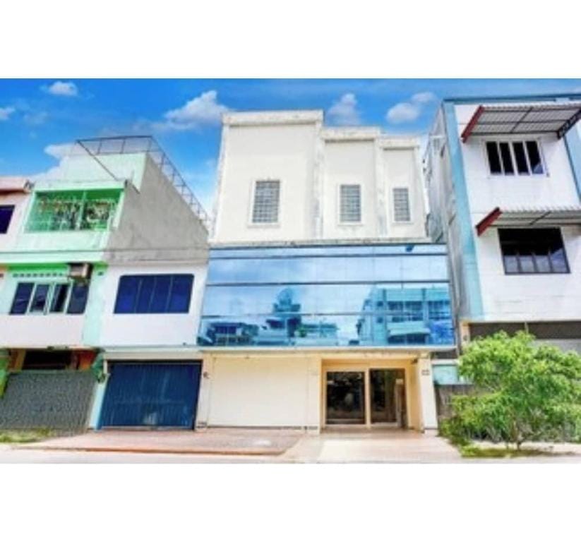 Hotel O Surabaya near Pelangi Park formerly D'best Kutisari Hotel in Surabaya