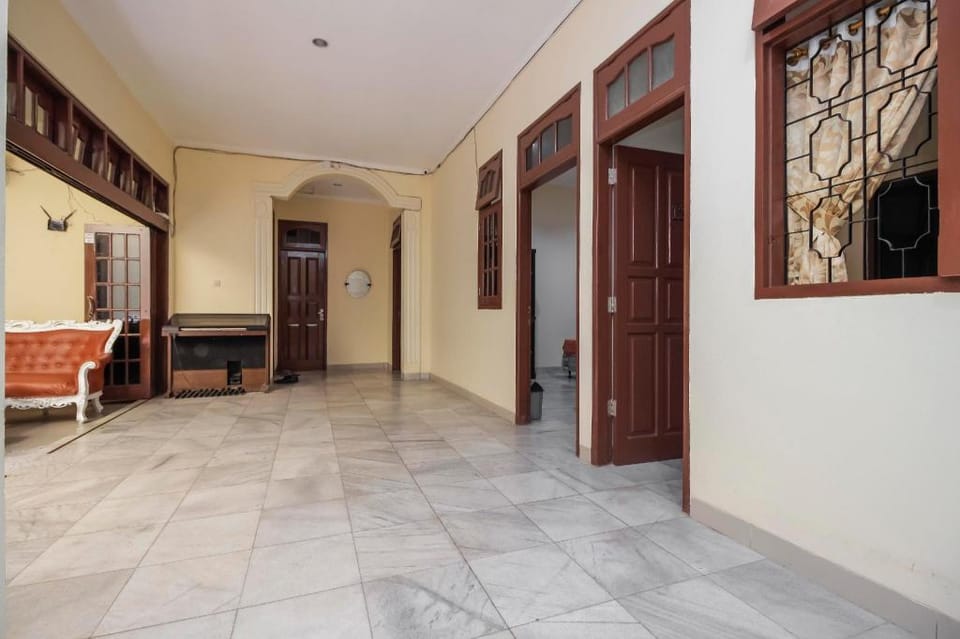 RedDoorz @ Meruya 2 Bed and Breakfast in Jakarta