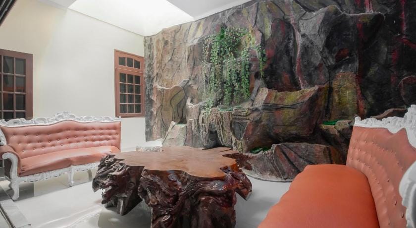 RedDoorz @ Meruya 2 Bed and Breakfast in Jakarta