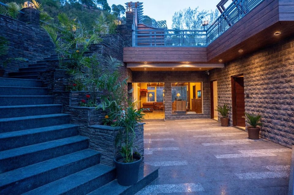 Kasauli Courtyard Hotel in Himachal Pradesh
