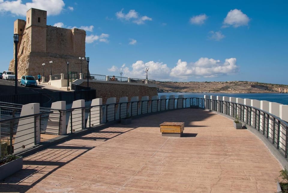 GetawaysMalta - Seashells Penthouse 12 with terrace and sea view in Bugibba Apartment in Saint Paul's Bay