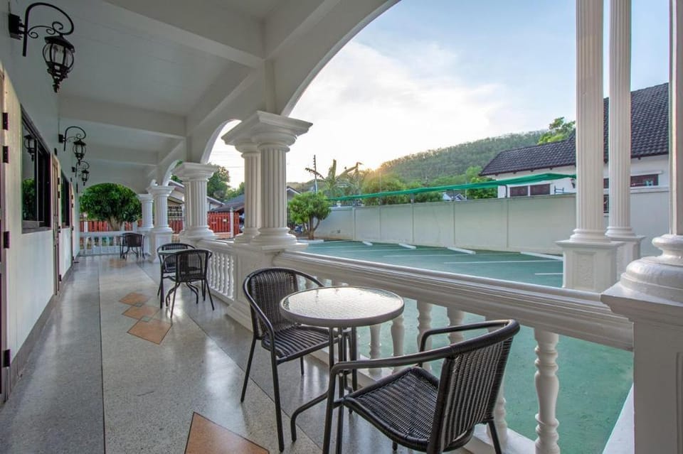 Happiness Guesthouse Hotel in Laos