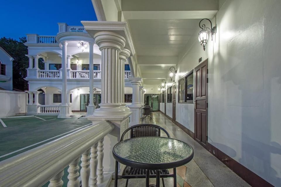 Happiness Guesthouse Hotel in Laos