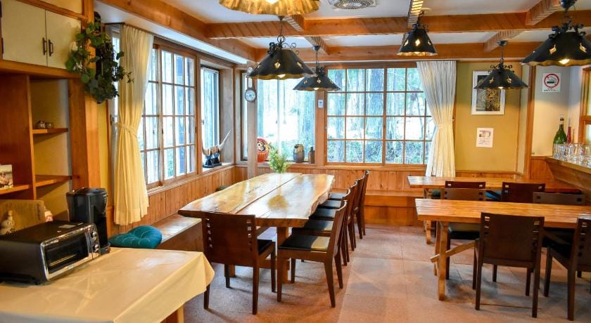Kizuna Lodge & BBQ Centre Bed and Breakfast in Hakuba