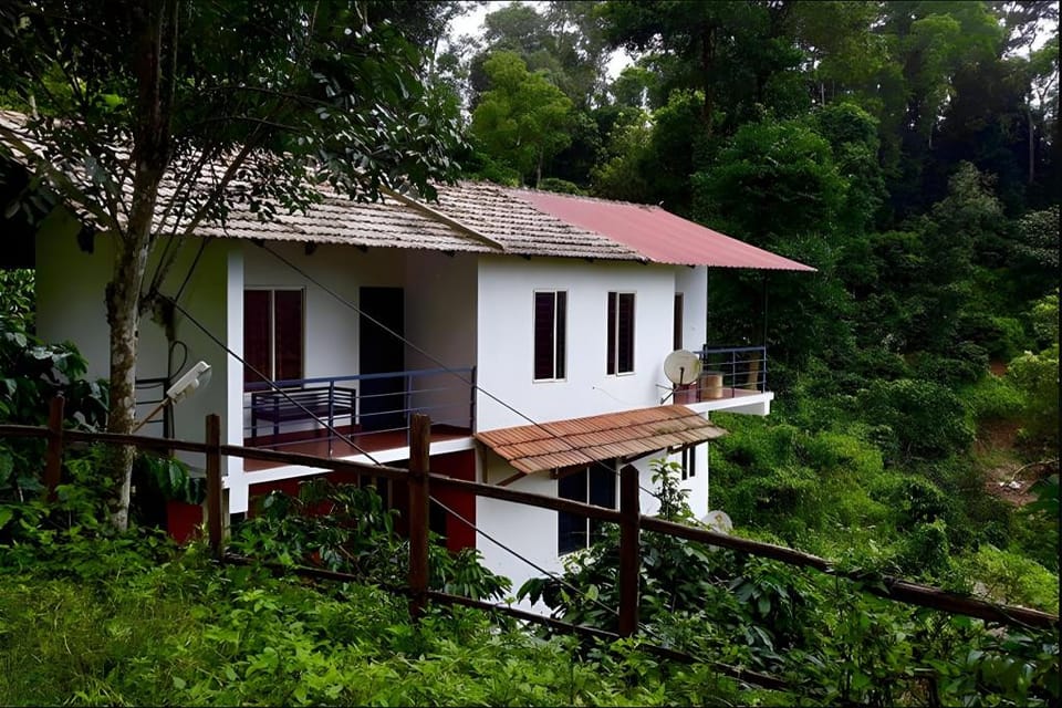 CG ALA - The Coffee Grove Hotel in Kerala