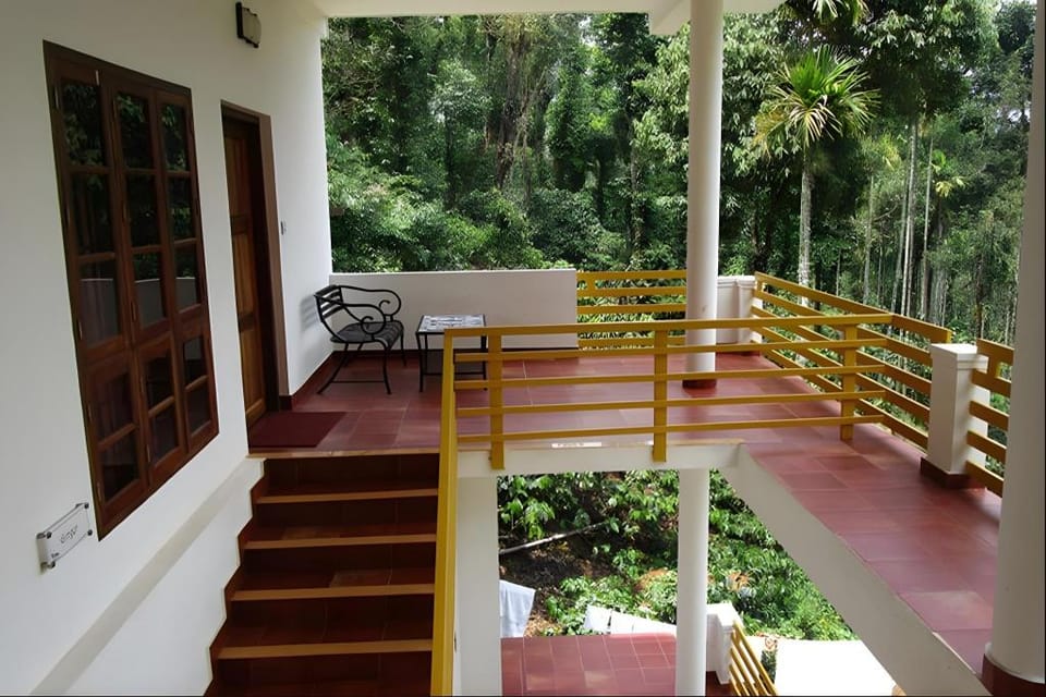 CG ALA - The Coffee Grove Hotel in Kerala