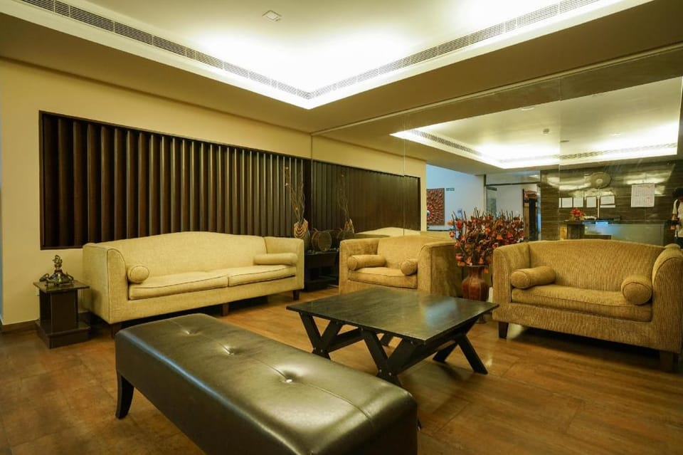 Super Townhouse Mookkannoor Tourist Home Hotel in Kerala
