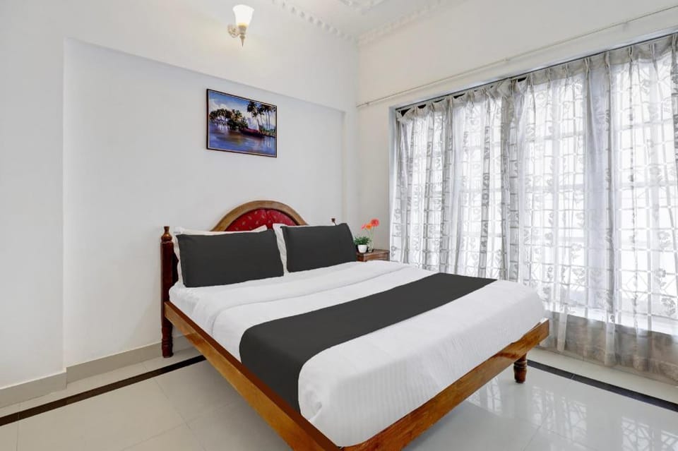 Super Collection O M G Road Hotel in Thiruvananthapuram