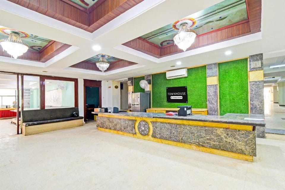 Super Townhouse Ameerpet Balkampet Road Hotel in Hyderabad