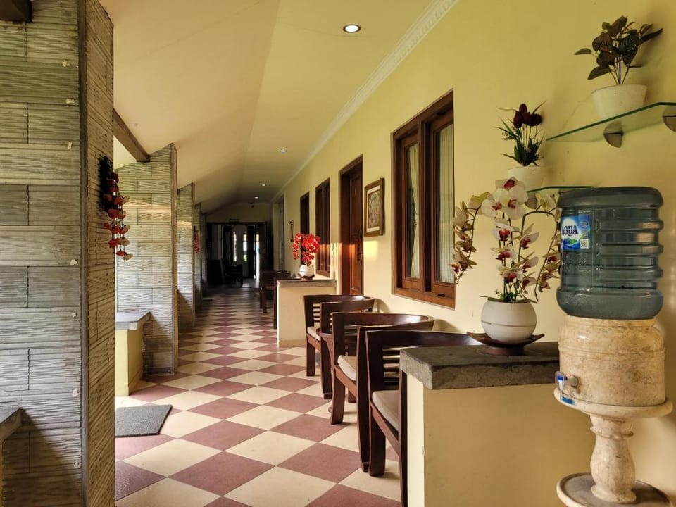 Ndalem Katong Guest House Ponorogo Hotel in East Java