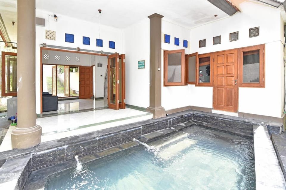 RedDoorz @ Jalan Gatot Subroto Denpasar Bed and Breakfast in Denpasar