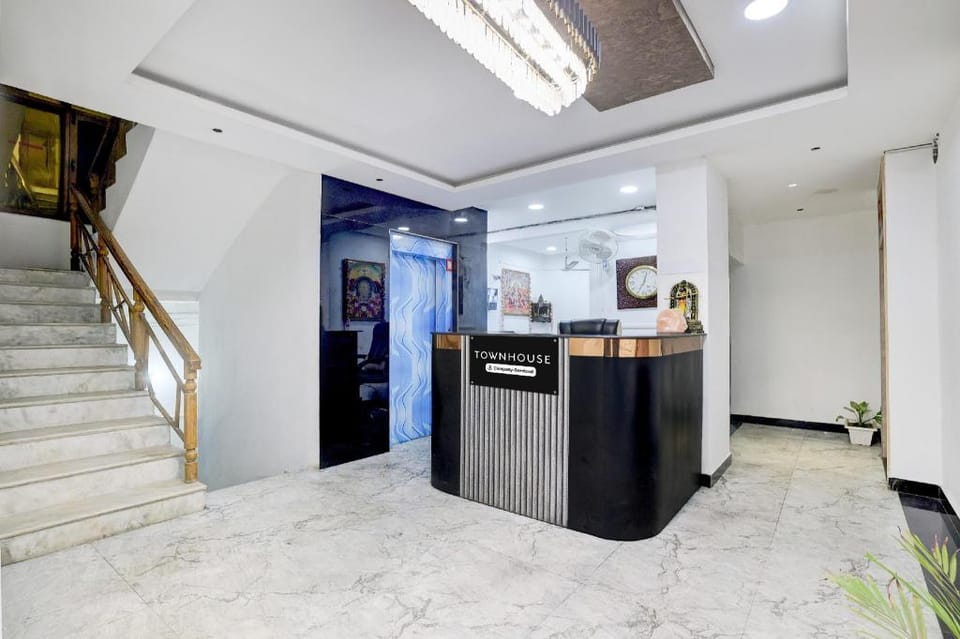Townhouse Mohali Bus Terminal Formerly Hotel Hm Crystal Hotel in Chandigarh