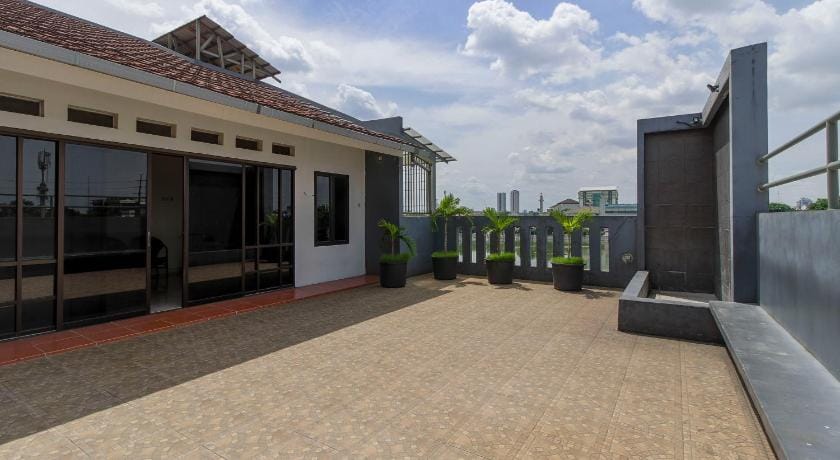 RedDoorz @ Tanjung Duren Bed and Breakfast in Jakarta