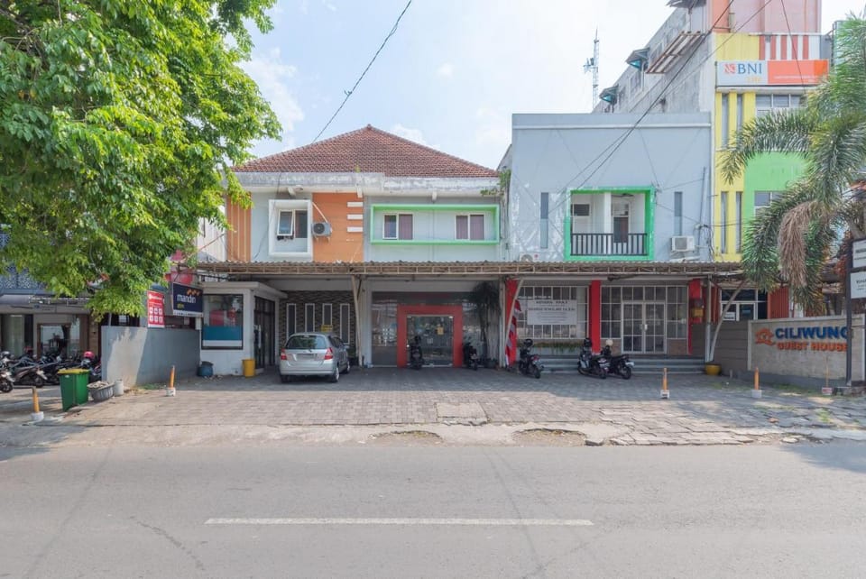 Reddoorz at Ciliwung Guest House Syariah Hotel in East Java