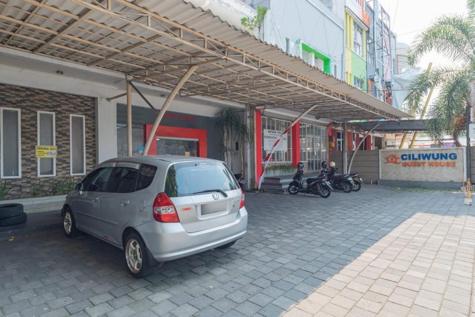 Reddoorz at Ciliwung Guest House Syariah Hotel in East Java