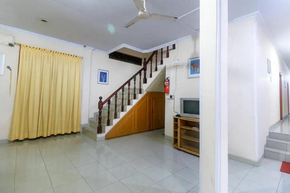 RedDoorz Plus near WTC Batanghari Mall Bed and Breakfast in Indonesia