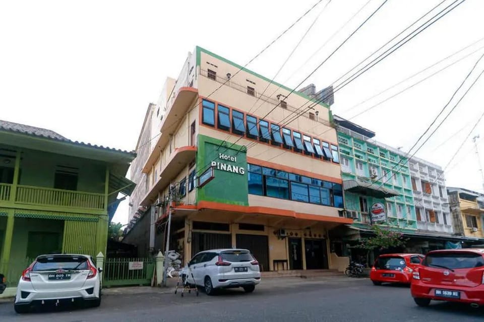 RedDoorz Plus near WTC Batanghari Mall Bed and Breakfast in Indonesia