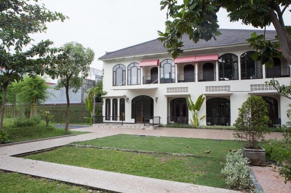 RedDoorz @ Wiyung 2 Bed and Breakfast in Surabaya