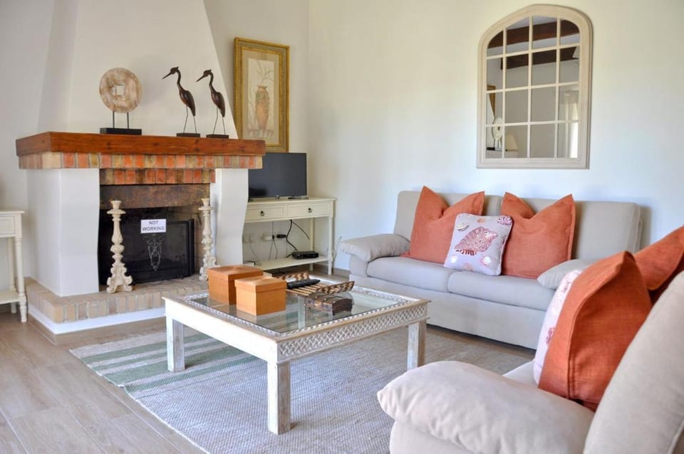 Fantastic for Family Gatherings, Optional Pool Heating, Free Air Con Wifi Villa in Quarteira