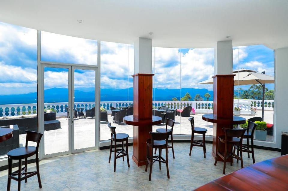 Bellwood Hills Resort & Spa Hotel in Gangawatakorale
