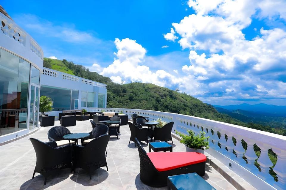 Bellwood Hills Resort & Spa Hotel in Gangawatakorale