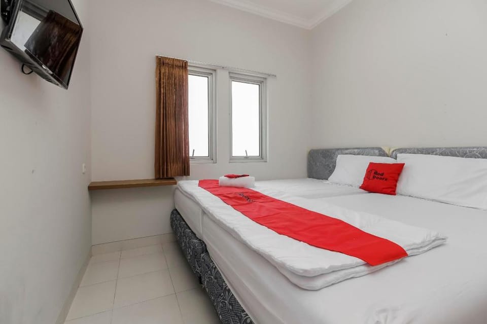 RedDoorz near Central Park Mall Bed and Breakfast in Jakarta