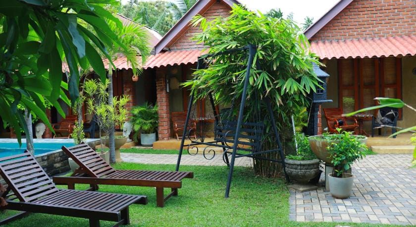 Negombo The Nature Villa and Cabanas Bed and Breakfast in Negombo