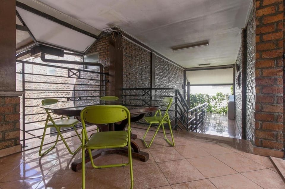 RedDoorz Plus @ Ampera Raya Bed and Breakfast in South Jakarta City