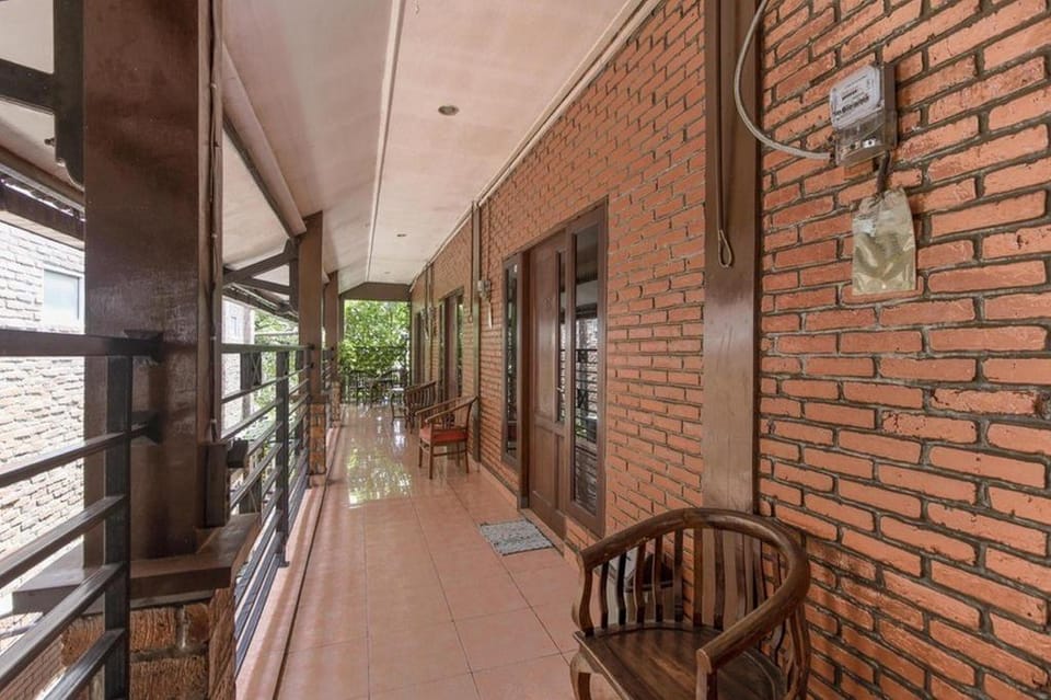 RedDoorz Plus @ Ampera Raya Bed and Breakfast in South Jakarta City