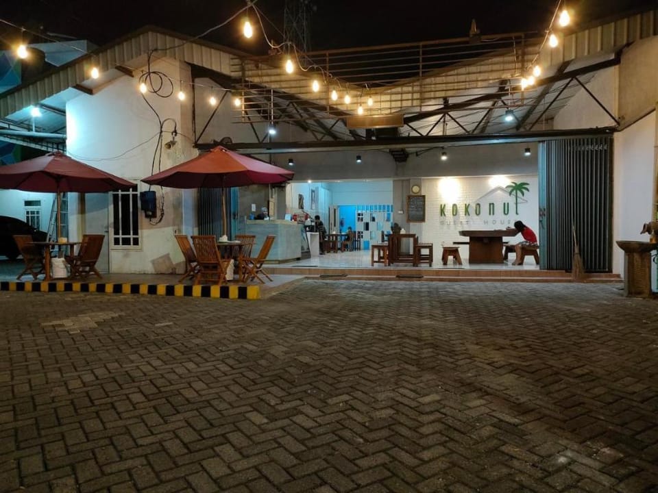 Kokonut Guesthouse Hotel in Surabaya