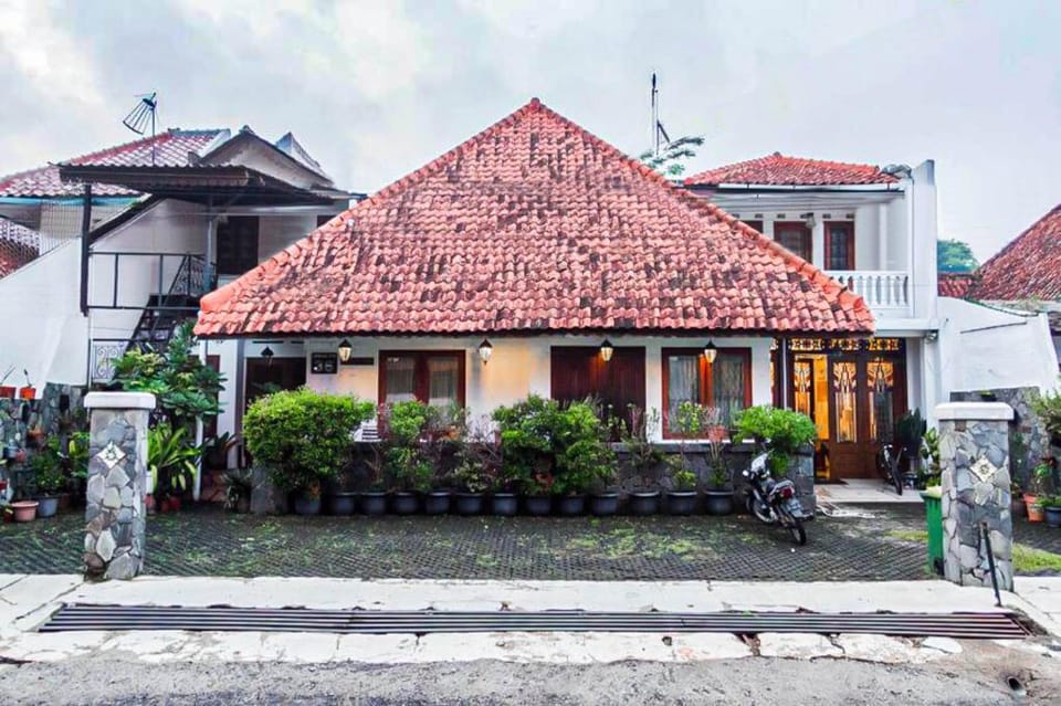 RedDoorz near Gasibu Bandung Bed and Breakfast in Bandung
