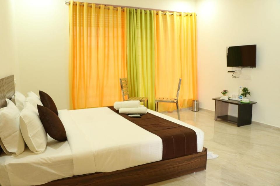 Green Tree Hotel-Near VFS Global and Ramee Mall Hotel in Chennai