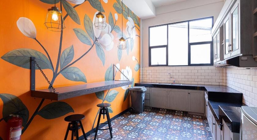 RedDoorz Plus near Mall Slipi Jaya Bed and Breakfast in Jakarta
