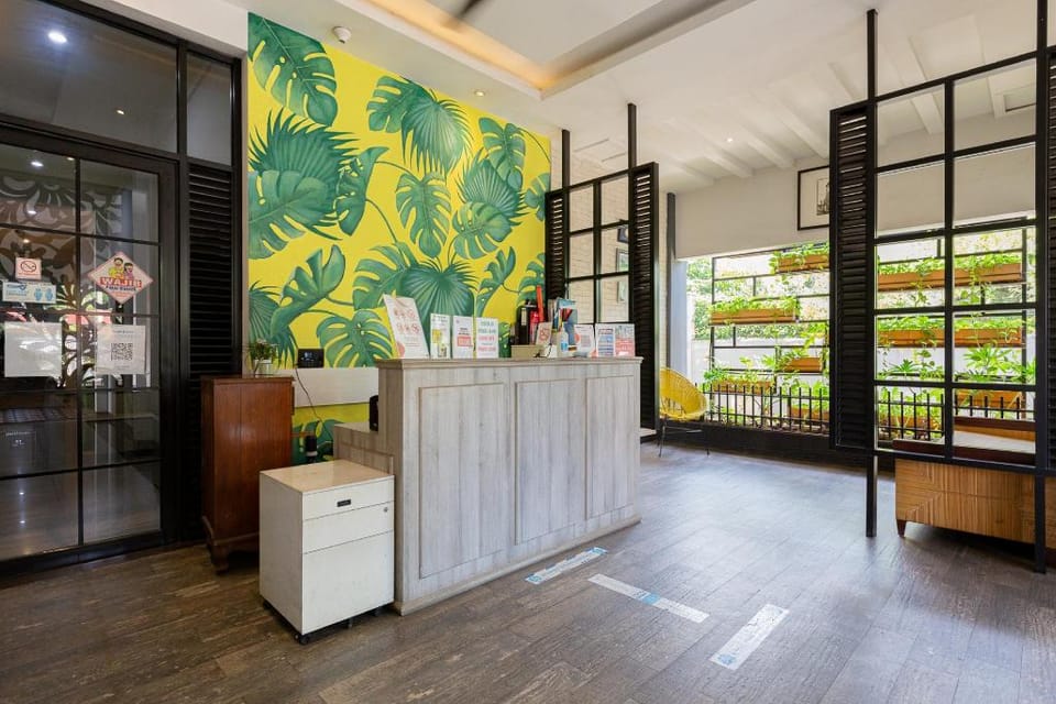 RedDoorz Plus near Mall Slipi Jaya Bed and Breakfast in Jakarta