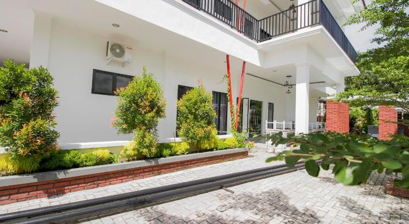 RedDoorz Premium @ Setiabudi Medan Bed and Breakfast in Indonesia