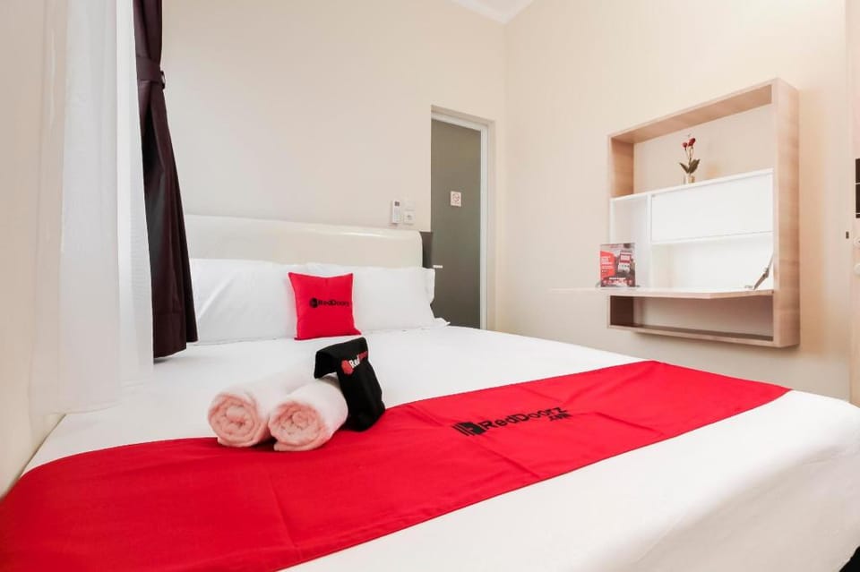 RedDoorz near Soekarno Hatta Airport Bed and Breakfast in Jakarta
