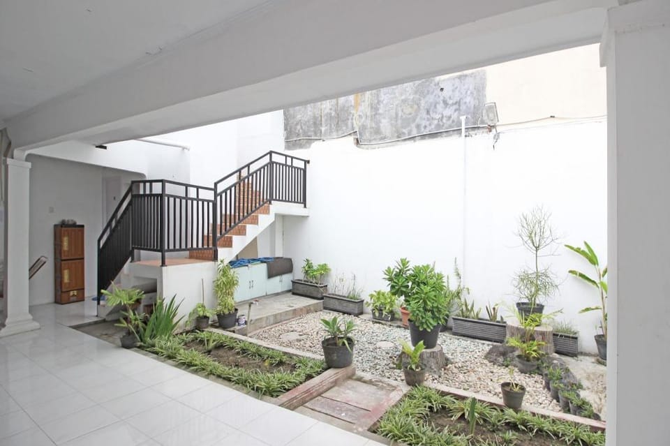 RedDoorz near Terminal Tirtonadi Bed and Breakfast in Special Region of Yogyakarta