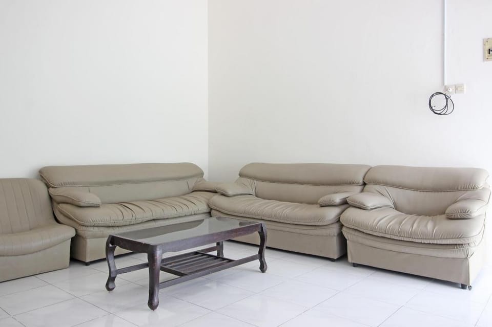 RedDoorz near Terminal Tirtonadi Bed and Breakfast in Special Region of Yogyakarta
