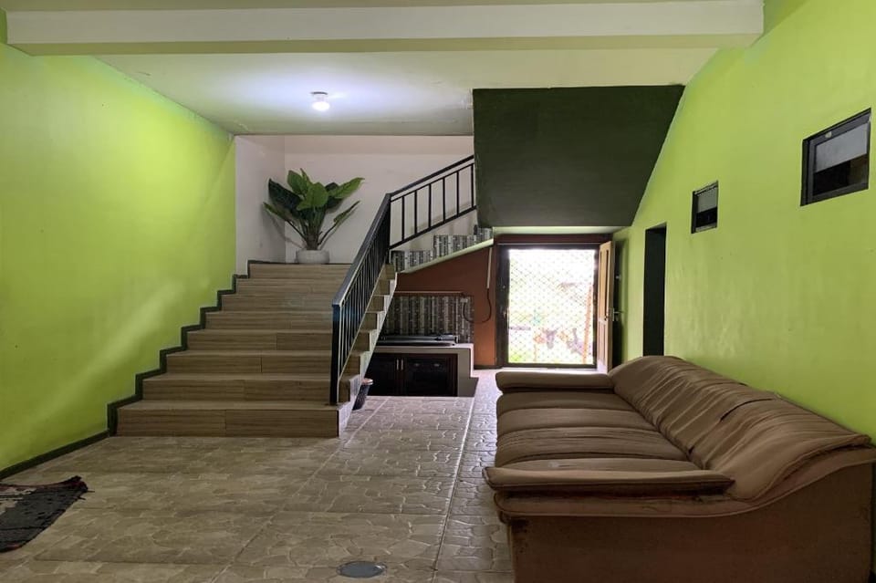 Green Homestay Hotel in Batu