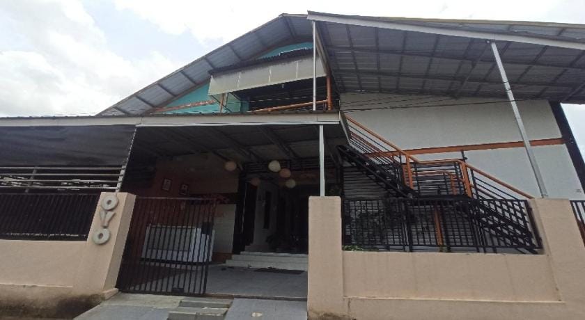OYO Life 189 AA Residence Syariah Hotel in Indonesia