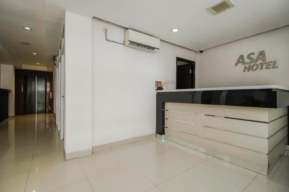 RedDoorz Plus near Galaxy Bekasi Bed and Breakfast in Jakarta