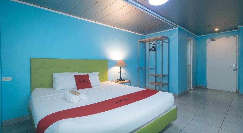 RedDoorz Plus near UV Mandaue Cebu Hotel in Lapu-Lapu City