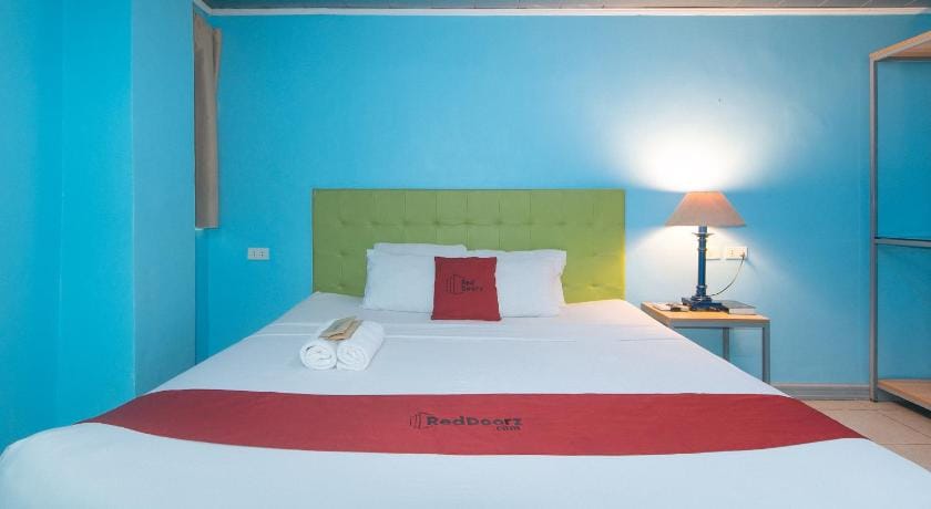 RedDoorz Plus near UV Mandaue Cebu Hotel in Lapu-Lapu City